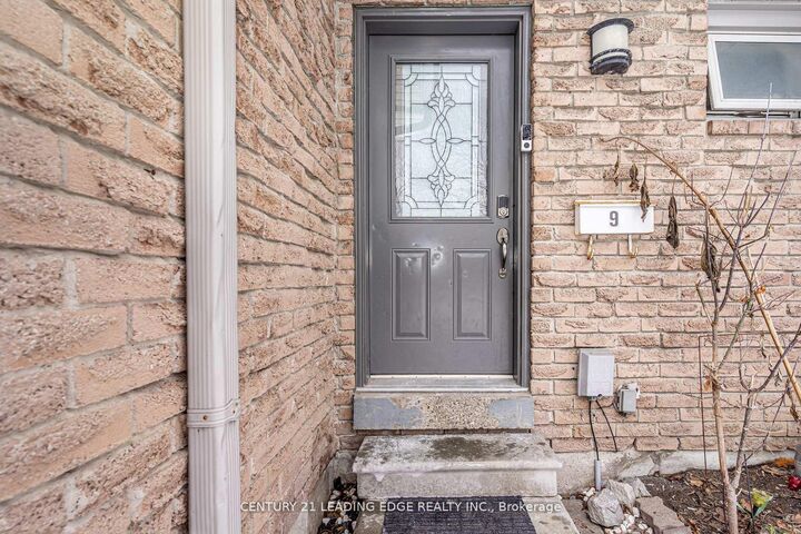 Property Photo:  399 Vodden Street E 9  ON L6V 3V1 