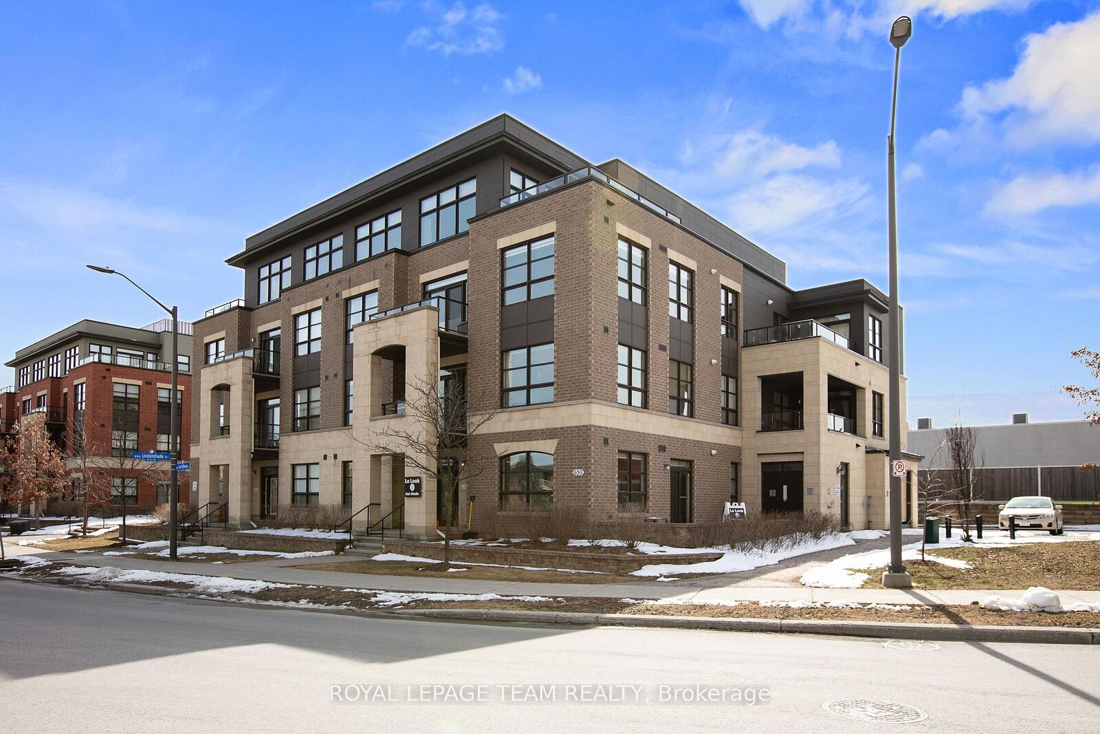 Property Photo:  659 Sue Holloway Drive 401  ON K2J 5W4 