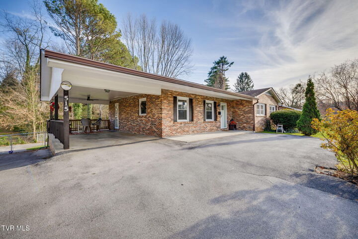 Property Photo:  515 Ravenwood Drive  TN 37604 