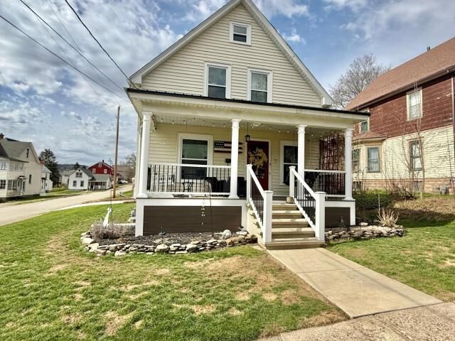 Property Photo: 201 Irvine Street North PA 16365