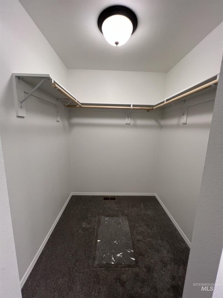 Property Photo:  1743 Yellowstone Ct  ID 83501 