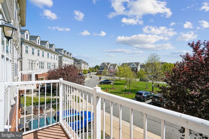 Property Photo:  42572 Wildly Terrace  VA 20148 