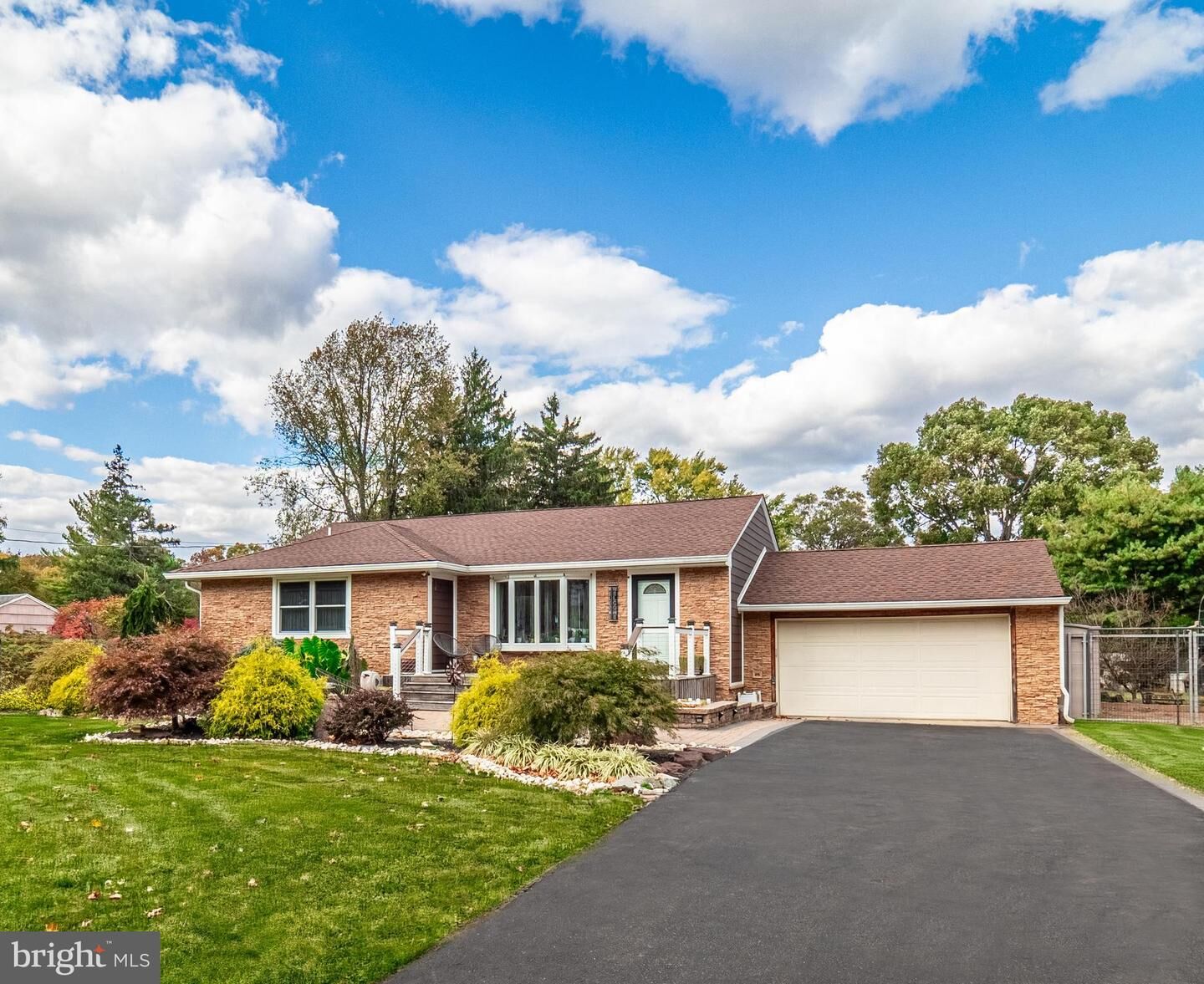 Property Photo:  5 Cherokee Drive  NJ 08534 