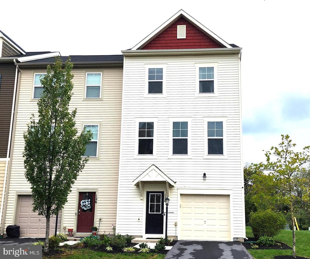 Property Photo:  124 Splendor Garden Way  VA 22656 