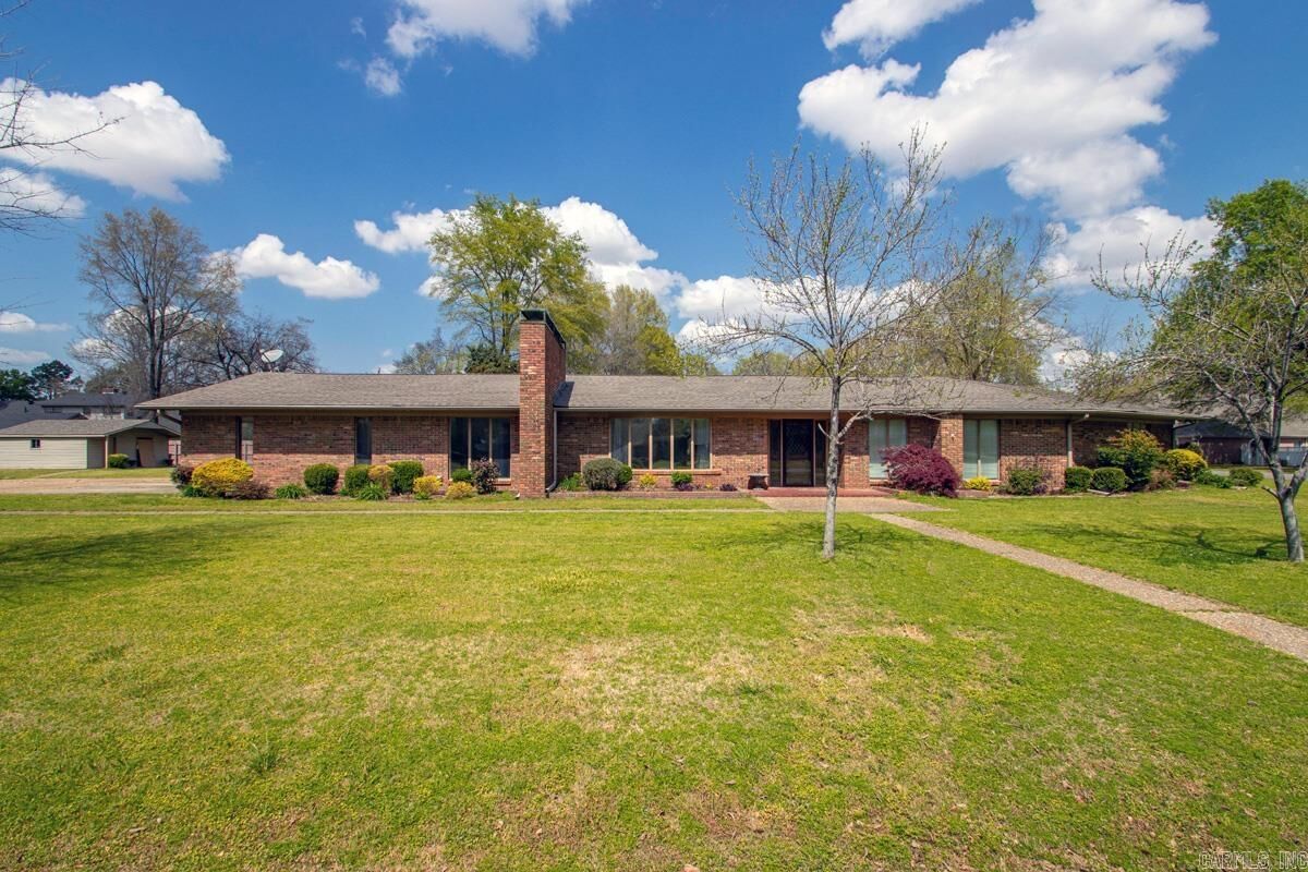 Property Photo: 305 Cottonwood Drive AR 72046