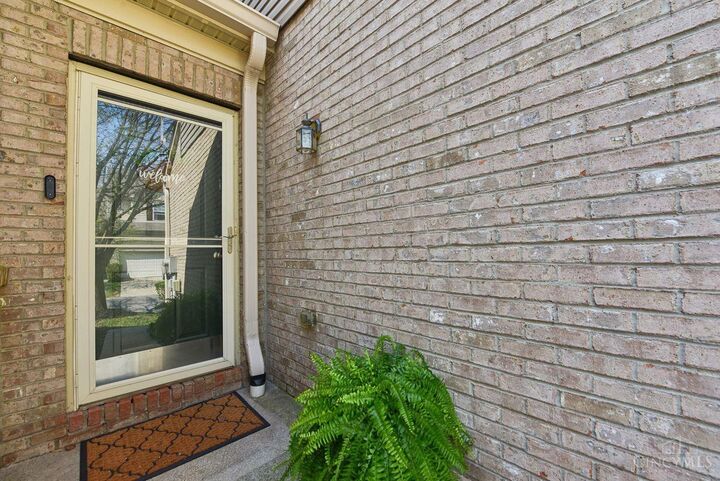 Property Photo:  3855 Thorngate Drive  OH 45040 