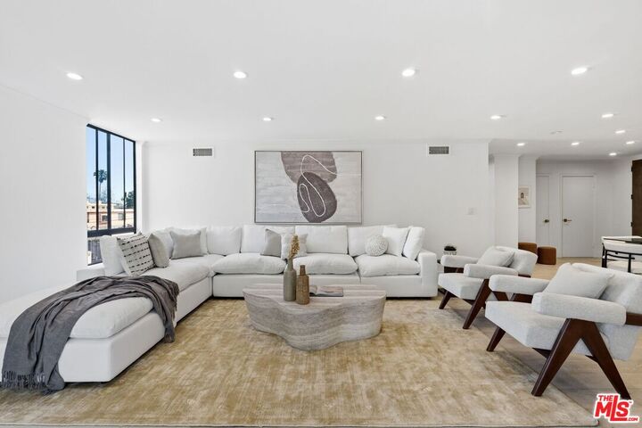 Property Photo:  150 N Almont Dr  CA 90211 