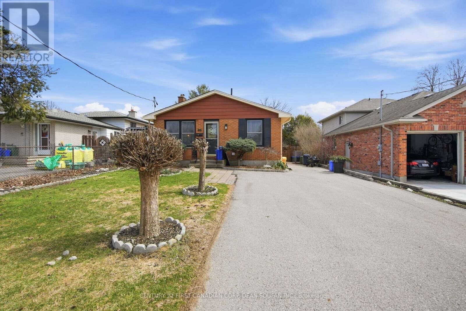 Property Photo:  810 Easy Street  ON N6C 4Z6 