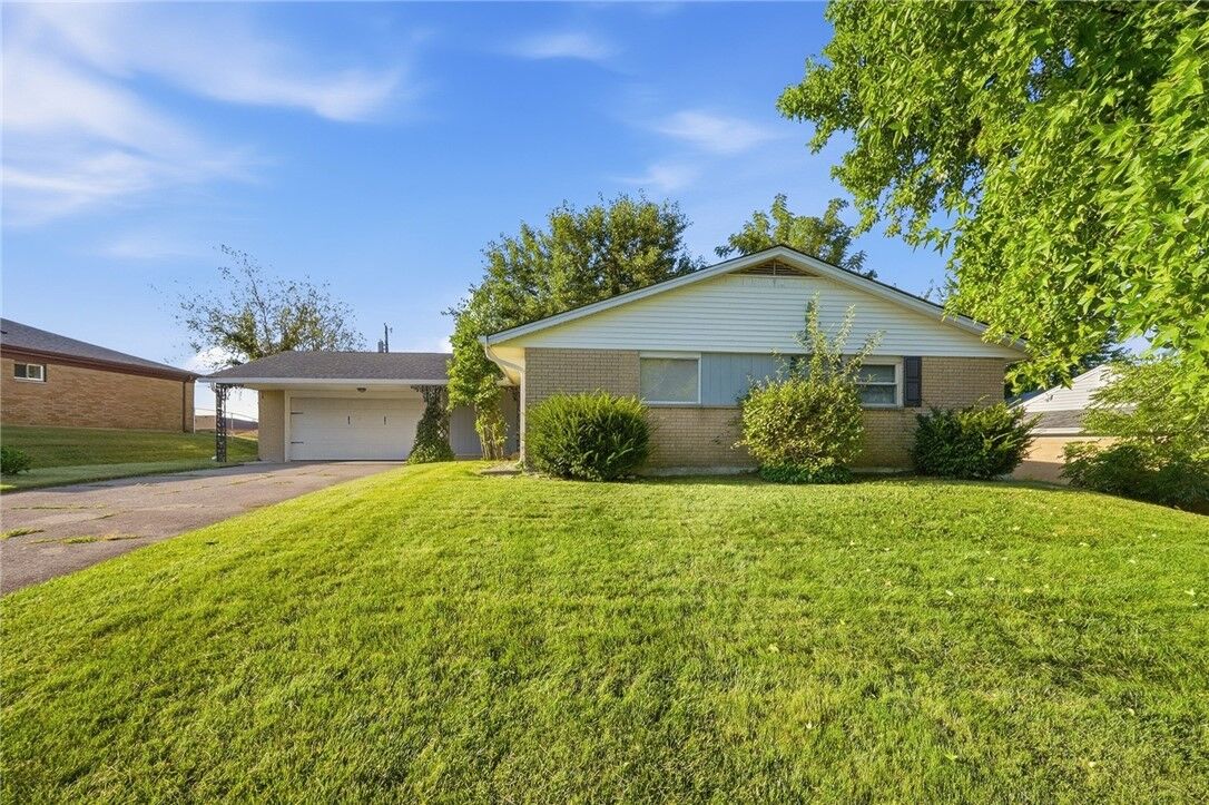 Property Photo:  4400 Knollcroft Road  OH 45426 