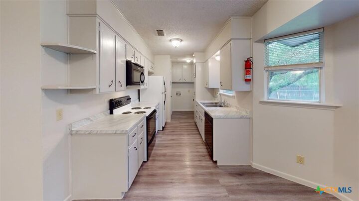 Property Photo: 1804 Clarawood Drive TX 76549