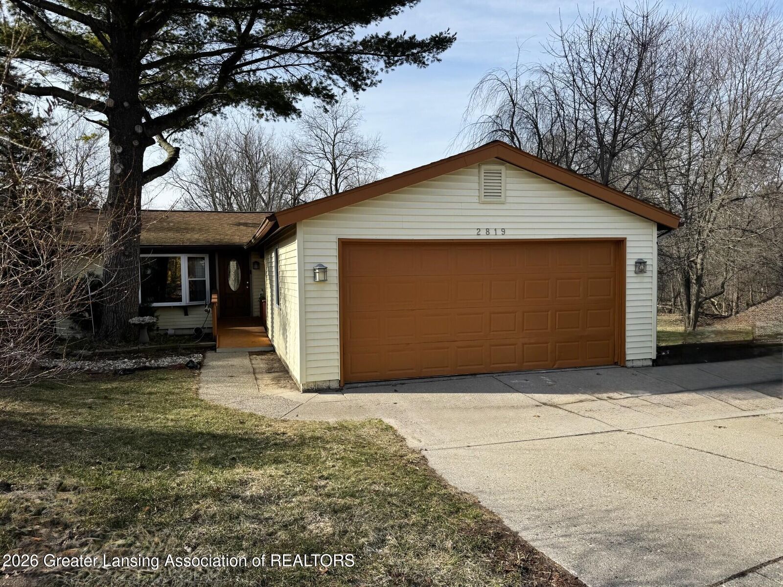 Property Photo:  2819 Aurora Drive  MI 48910 