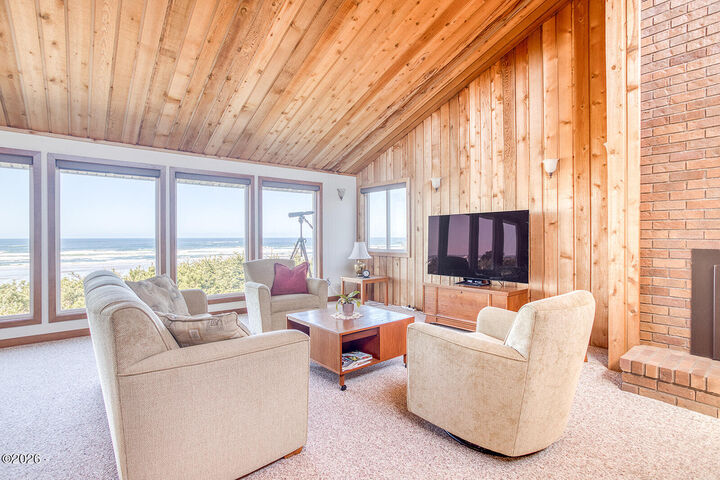 Property Photo:  944 SW Mark Street  OR 97365 