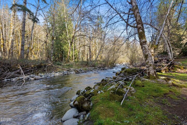 Property Photo:  319 N Boulder Creek Drive  OR 97368 