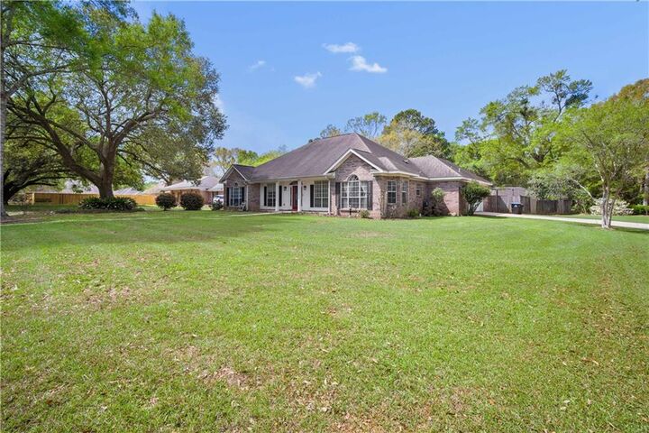 Property Photo:  1578 Hunters Ridge Drive W  AL 36695 