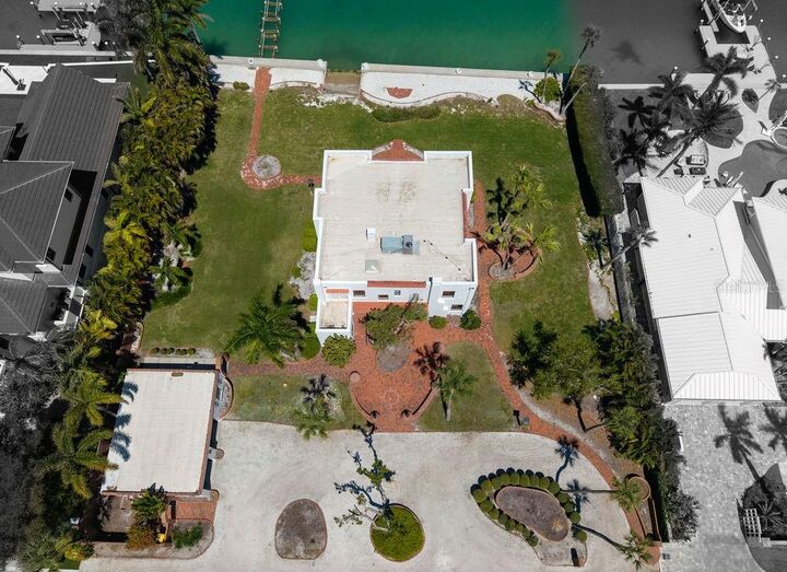 Property Photo:  679 Norsota Way  FL 34242 