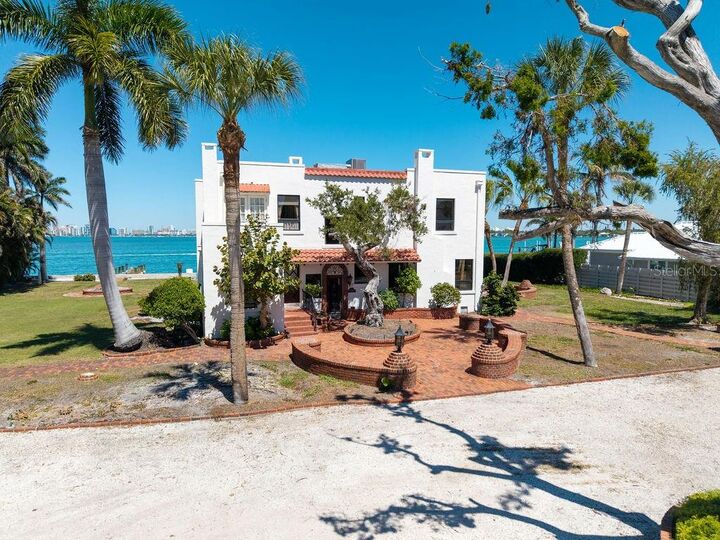 Property Photo:  679 Norsota Way  FL 34242 