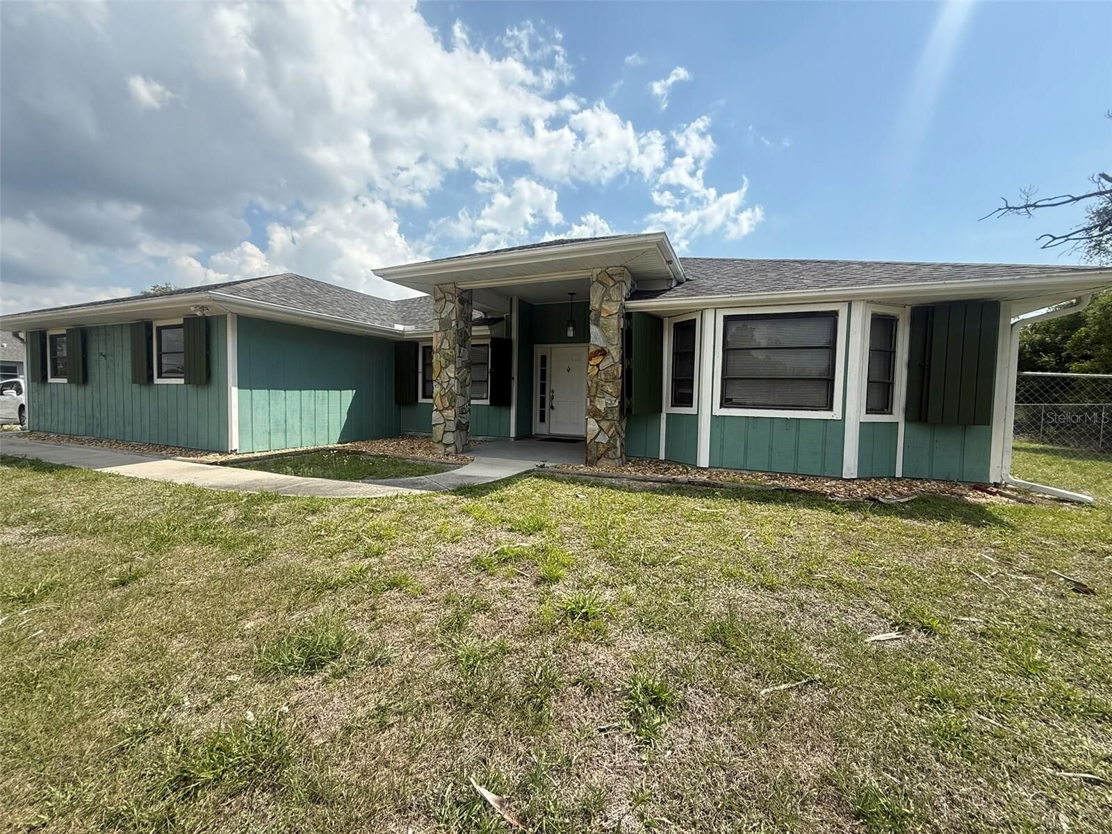 Property Photo:  1001 S Wapello Street  FL 34286 