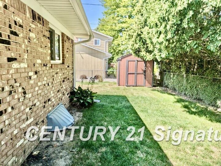 Property Photo:  6390 Belmar Drive  MI 48603 