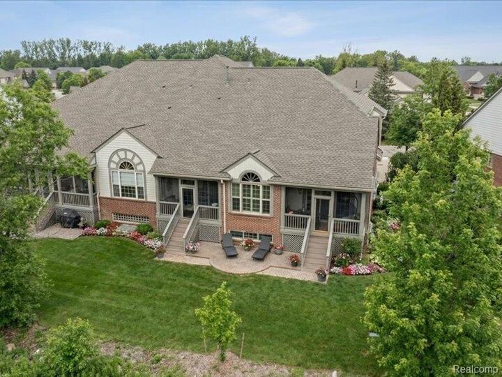 Property Photo:  3838 N Winding Brook Cir Circle 3  MI 48309 4735 