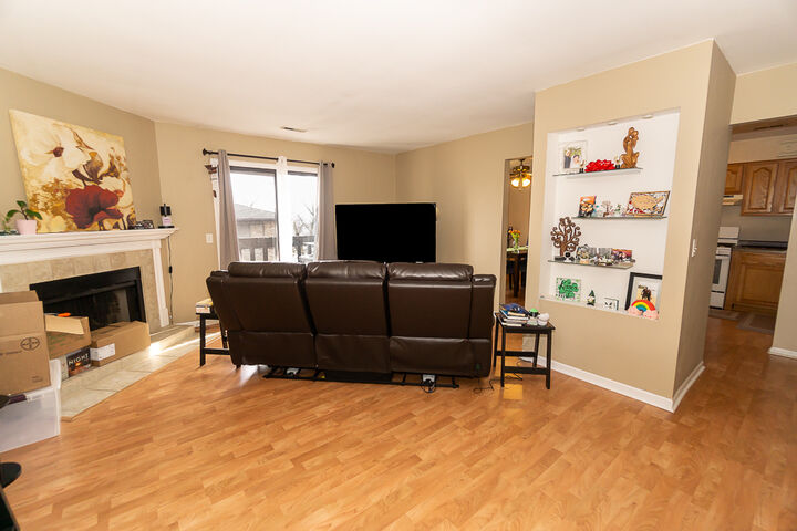 Property Photo:  381 S Collins Street B  IL 60177 