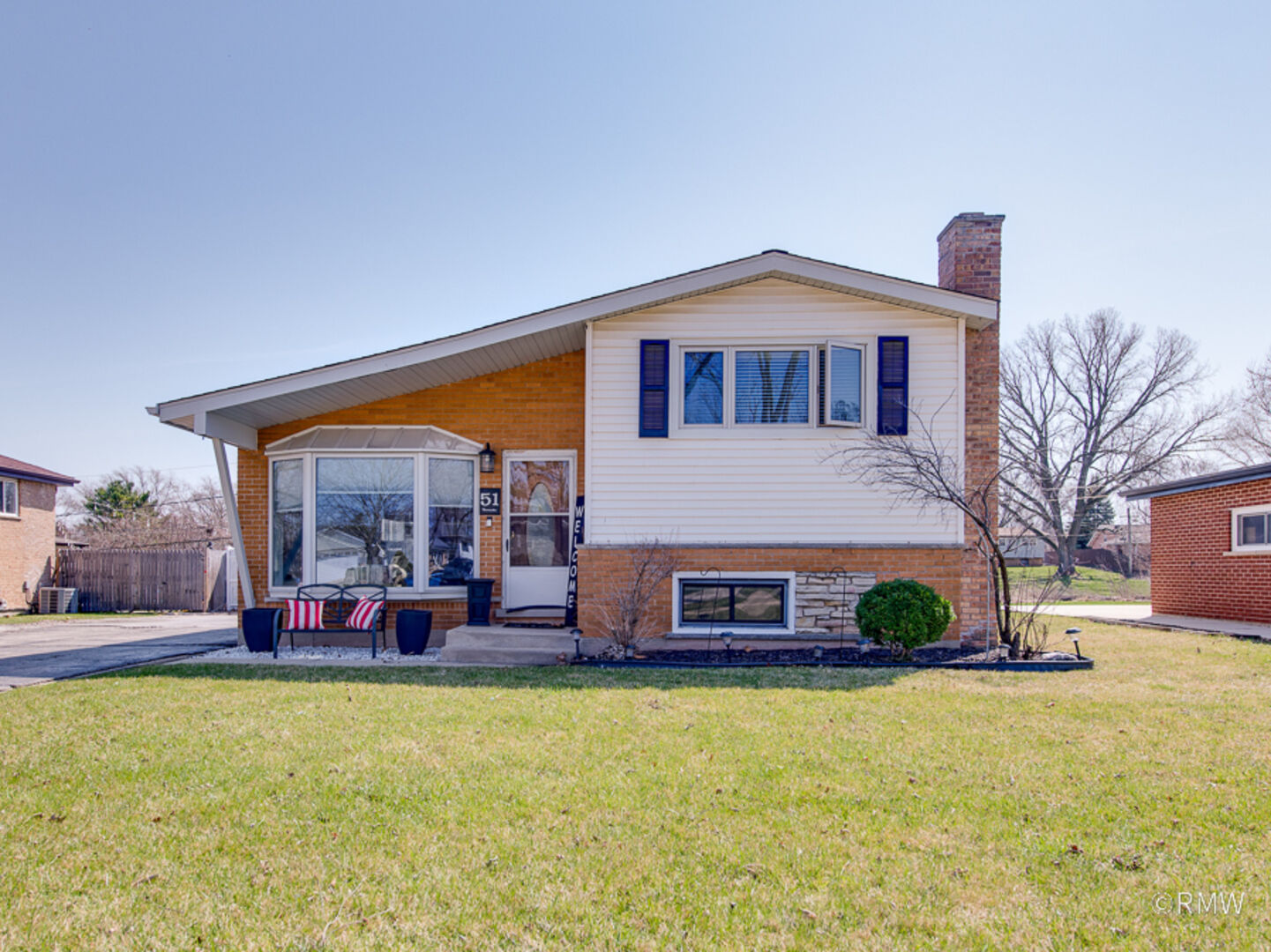 Property Photo:  51 W Rozanne Drive  IL 60101 