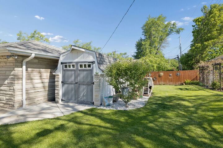 Property Photo:  1106 Maple Court  IL 60441 