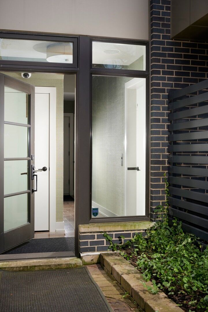 Property Photo:  1305 W Diversey Parkway 2  IL 60614 