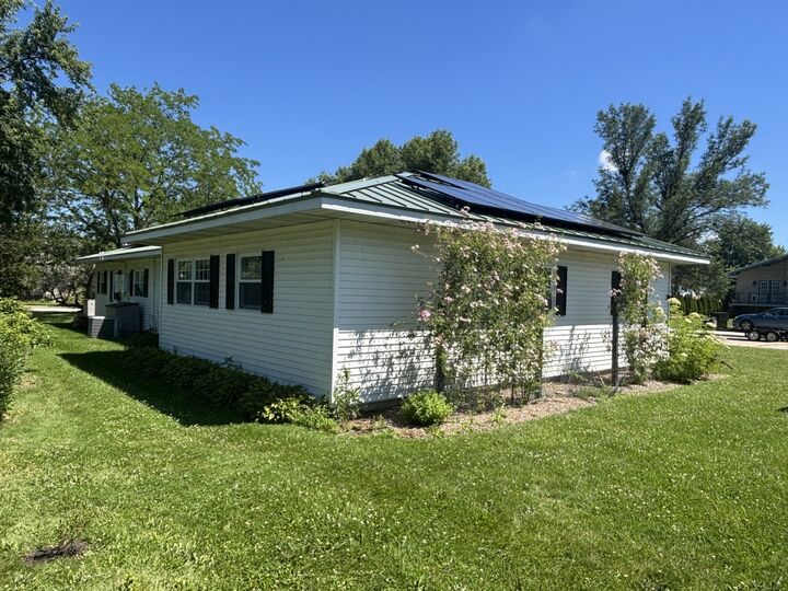 Property Photo: 126 Sun Street IL 60919