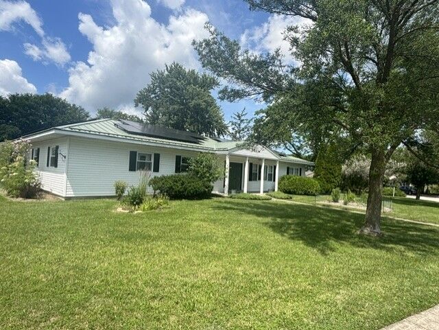 Property Photo: 126 Sun Street IL 60919