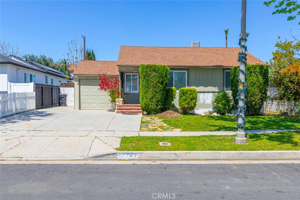 Property Photo: 17425 Emelita CA 91316