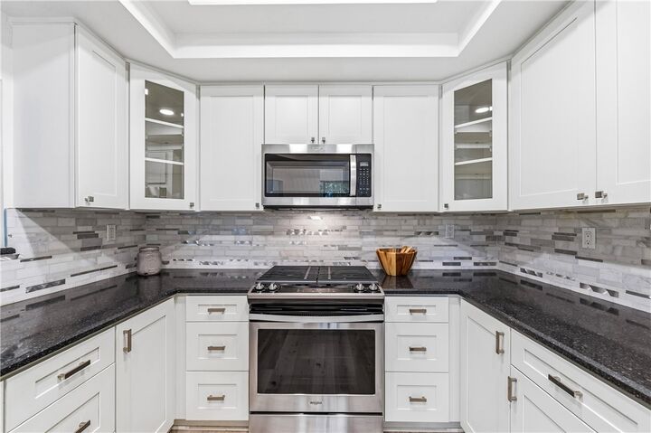 Property Photo:  8192 Sandcove Cir 106  CA 92646 