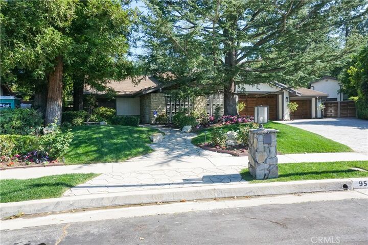 Property Photo: 9516 Capistrano CA 91311