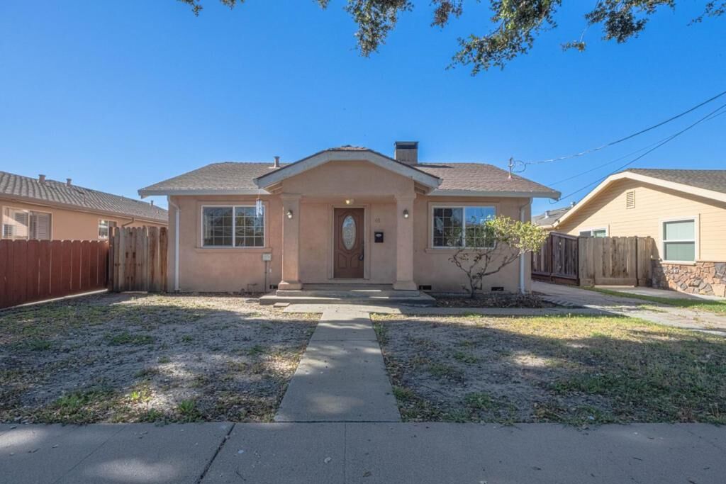 Property Photo:  40 Oak Street  CA 93901 