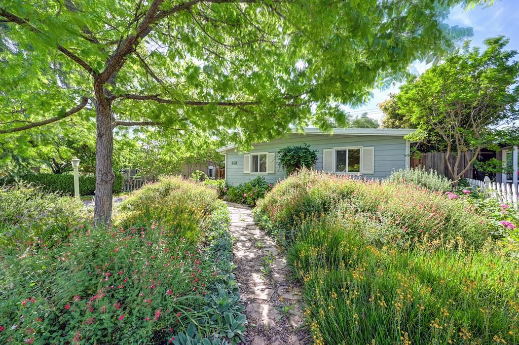 Property Photo:  1406 Duke Drive  CA 95616 