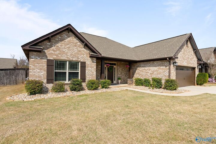 Property Photo: 108 Duchess Drive AL 35758