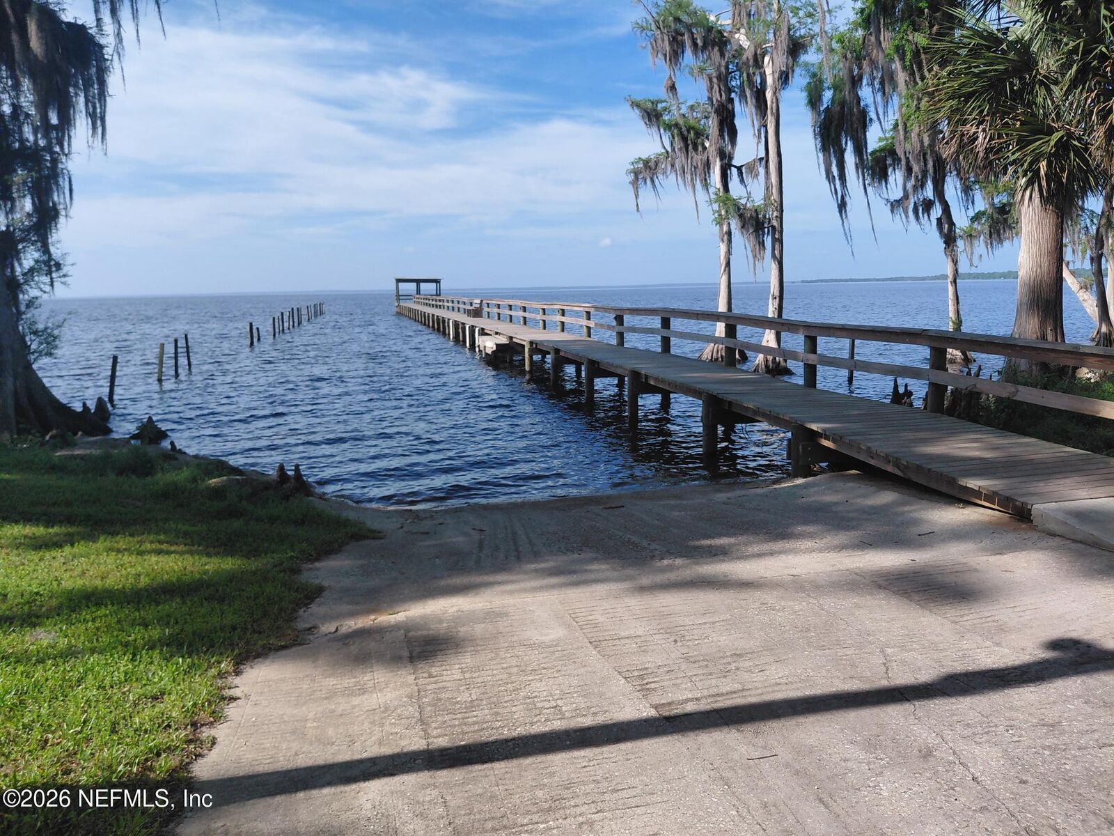 Property Photo:  426 Carteret Road  FL 32139 