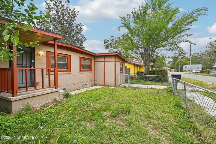 Property Photo: 3219 Thomas Street FL 32254