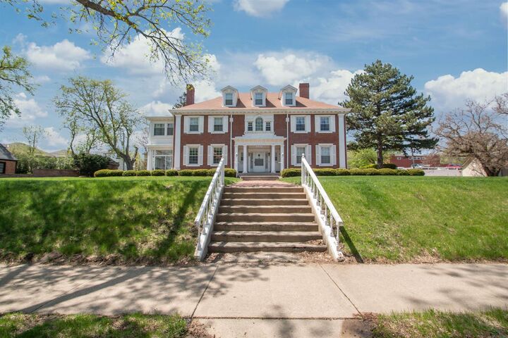 Property Photo: 2323 Nebraska Street IA 51104