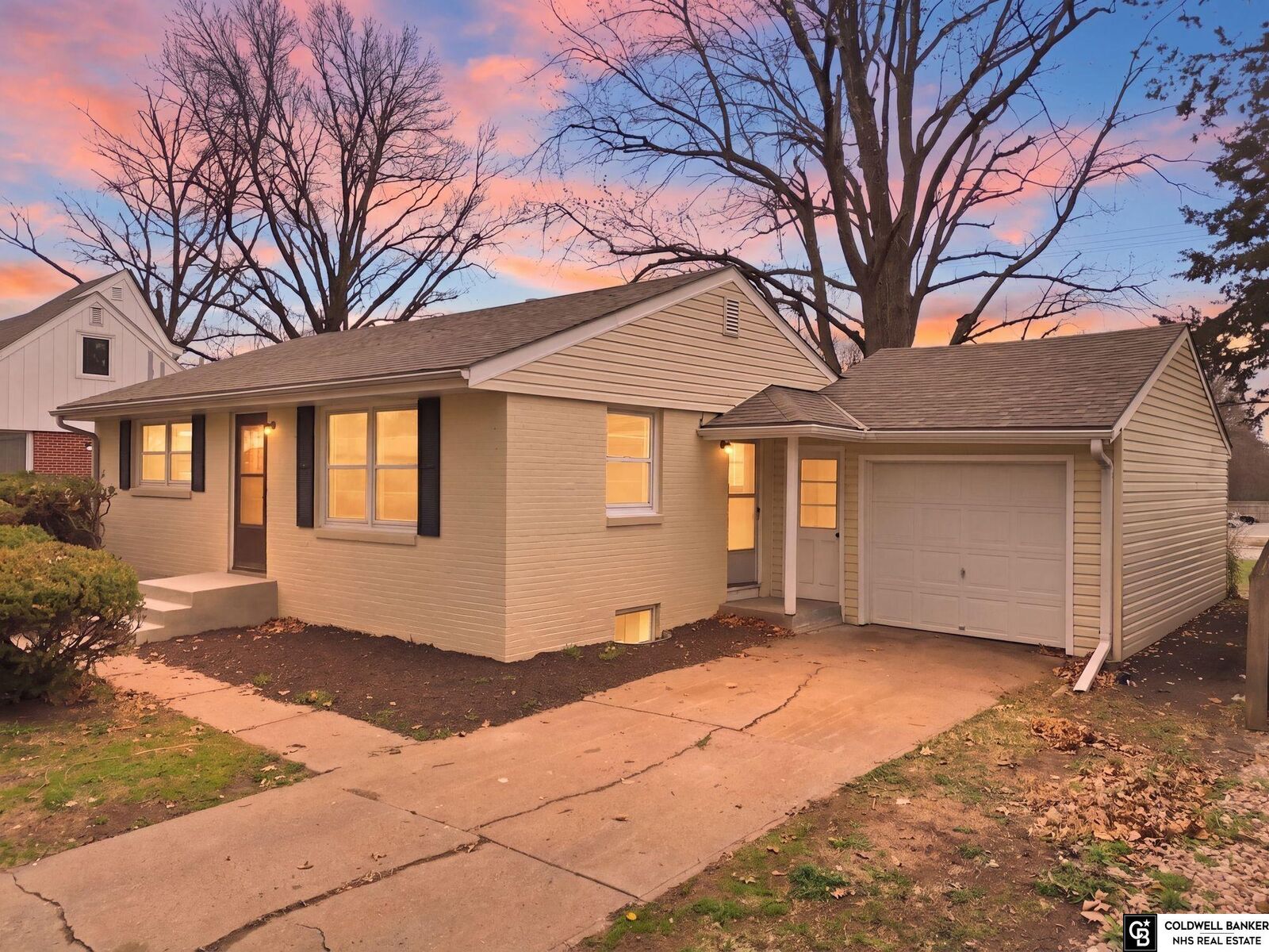 Property Photo:  2419 Kessler Boulevard  NE 68502 