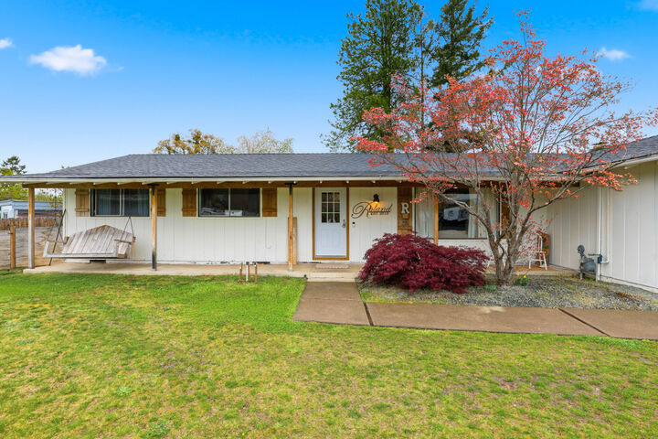 Property Photo:  50 Kathryn Court  OR 97502 