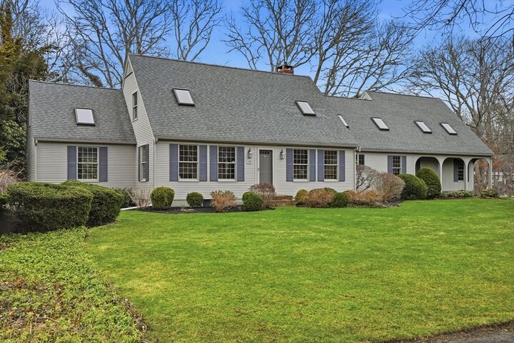 Property Photo:  19 Nemasket Rd  MA 02540 