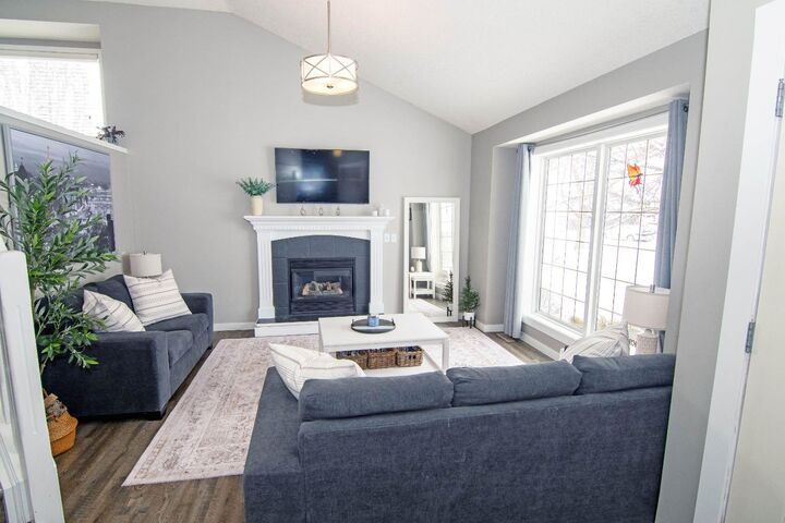 Property Photo:  404 18 Street SE  AB T1V 1W3 