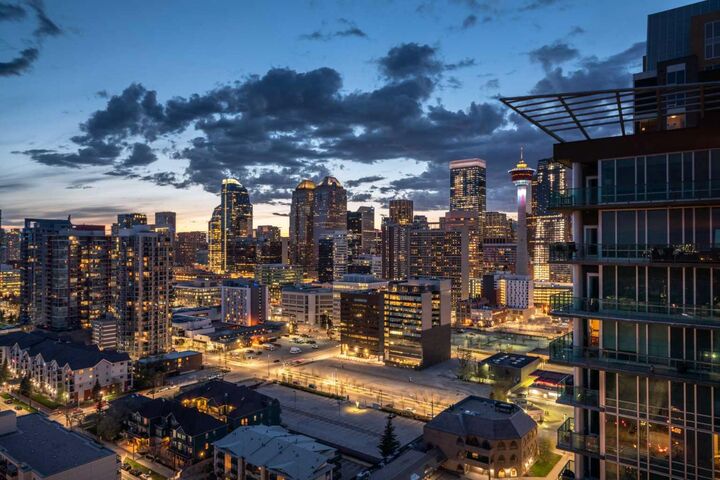 Property Photo:  210 15 Avenue SE 2201  AB T2G 0B5 