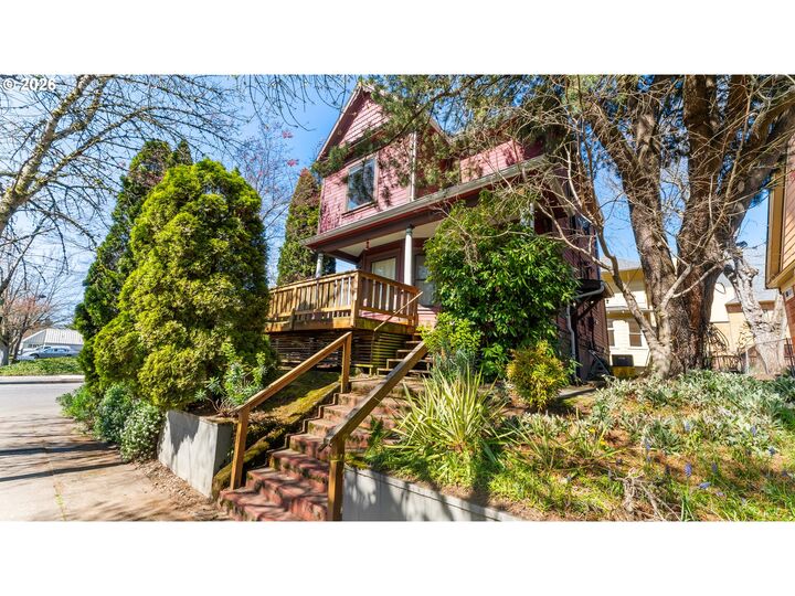 Property Photo: 111 N Monroe St OR 97227