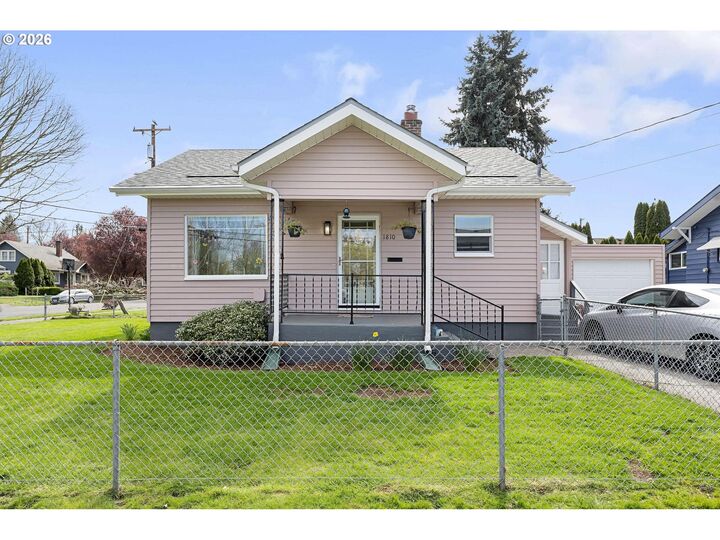 Property Photo:  1810 N McClellan St  OR 97217 