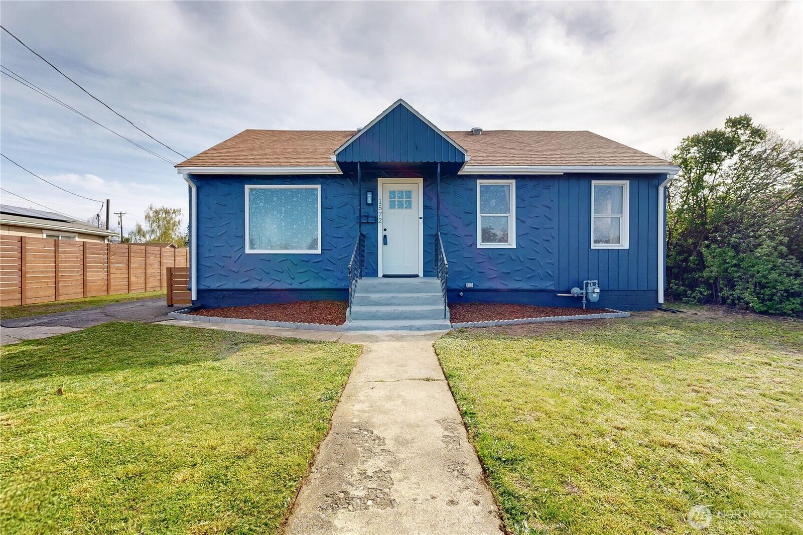 Property Photo:  1572 E Alder Street  WA 99362 