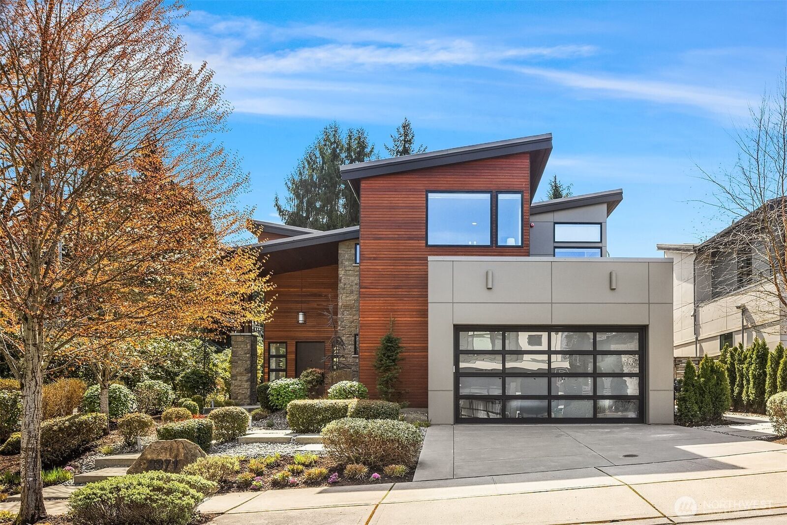 Property Photo:  8371 SE 31st Street  WA 98040 