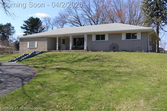 Property Photo:  650 Longford Drive  MI 48309 