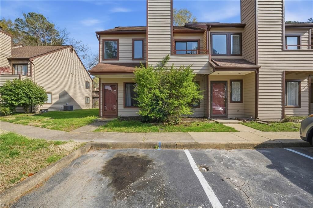 Property Photo:  1122 N Green Dr  VA 23602 