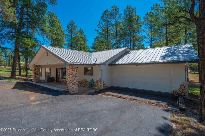 Property Photo:  1116 Hull Road  NM 88345 